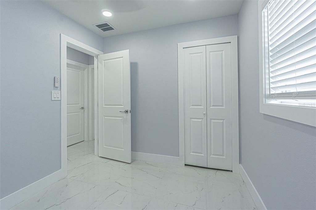 For Sale: $489,900 (3 beds, 1 baths, 912 Square Feet)