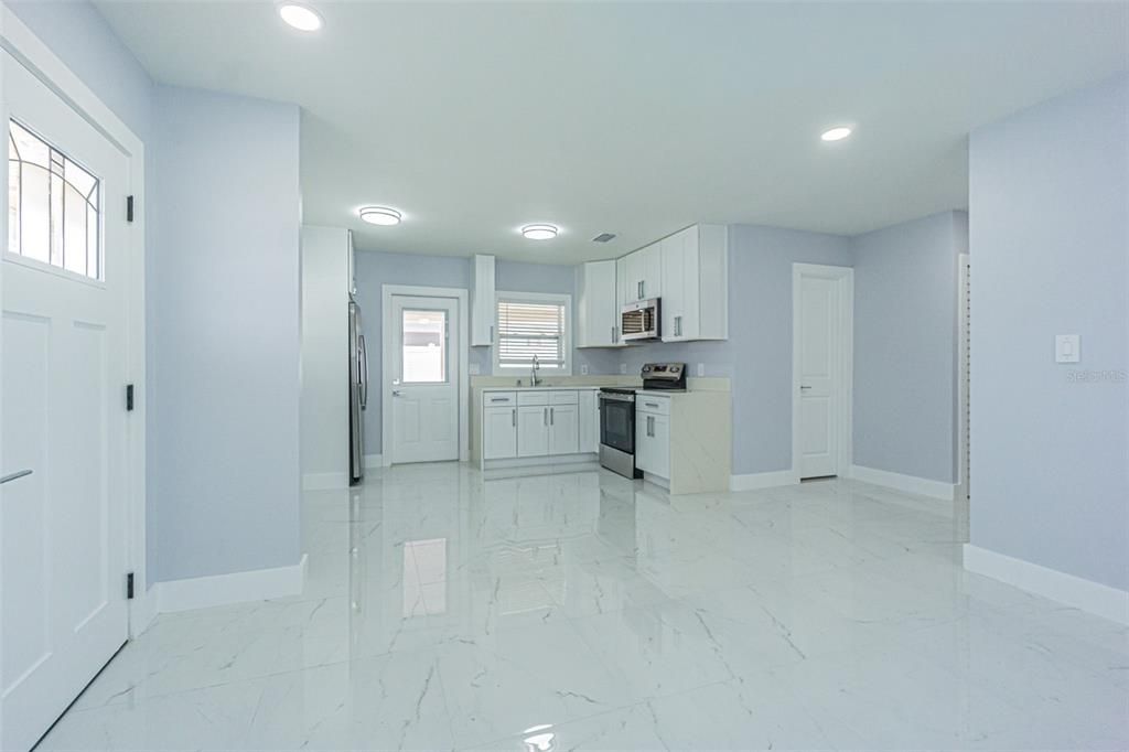 For Sale: $489,900 (3 beds, 1 baths, 912 Square Feet)