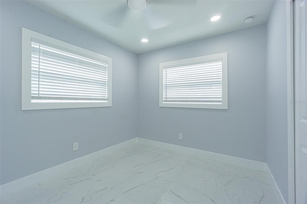 For Sale: $489,900 (3 beds, 1 baths, 912 Square Feet)
