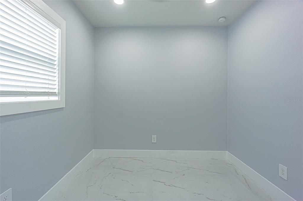 For Sale: $489,900 (3 beds, 1 baths, 912 Square Feet)