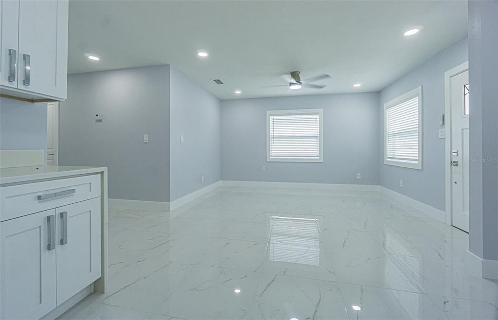 For Sale: $489,900 (3 beds, 1 baths, 912 Square Feet)