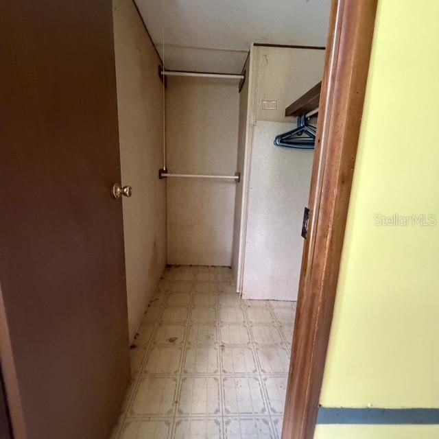 For Sale: $84,900 (2 beds, 2 baths, 924 Square Feet)