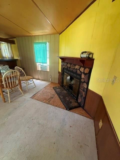 For Sale: $90,000 (2 beds, 2 baths, 924 Square Feet)