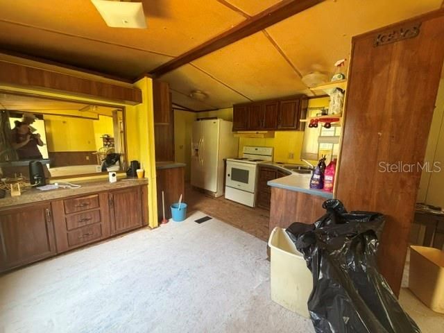 For Sale: $90,000 (2 beds, 2 baths, 924 Square Feet)