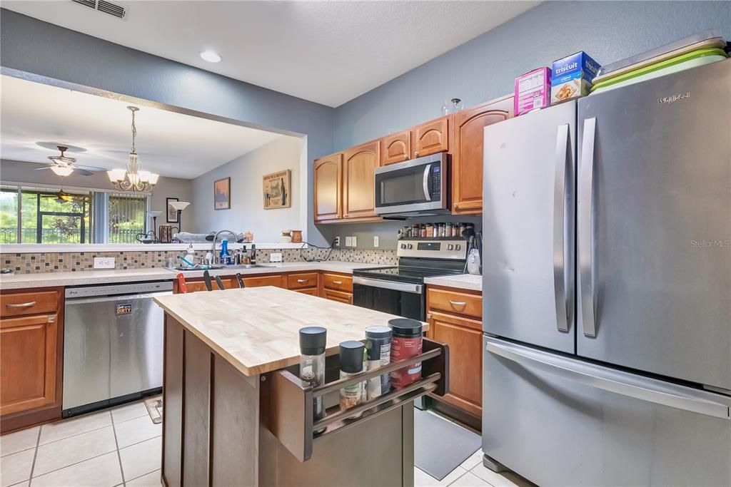 For Sale: $284,700 (3 beds, 2 baths, 1687 Square Feet)