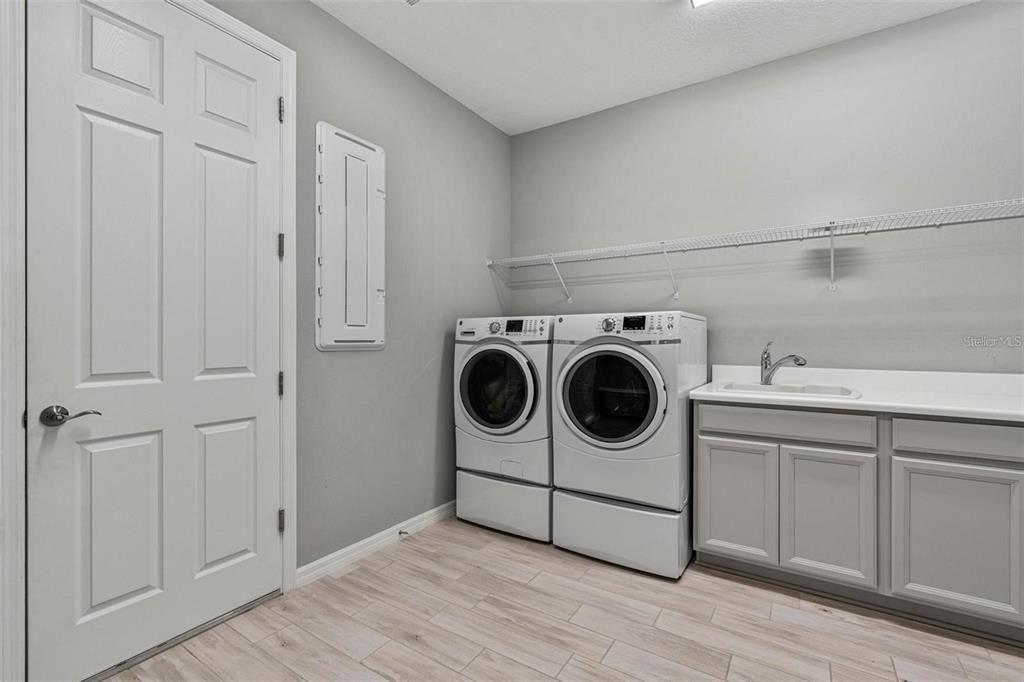 For Rent: $5,200 (4 beds, 4 baths, 3002 Square Feet)