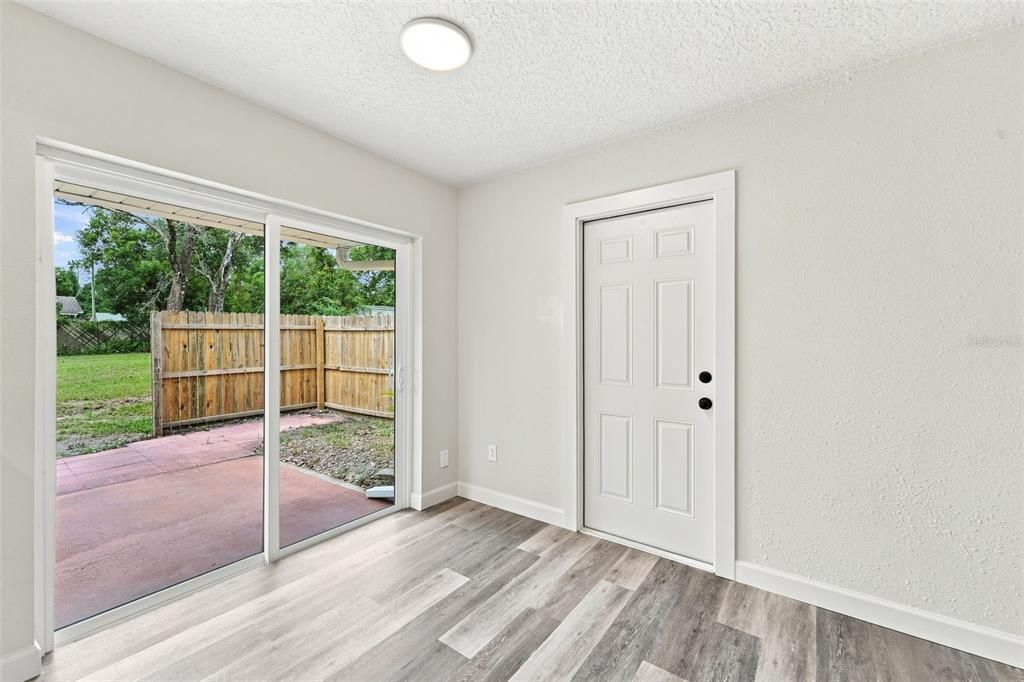 For Sale: $239,900 (3 beds, 1 baths, 988 Square Feet)