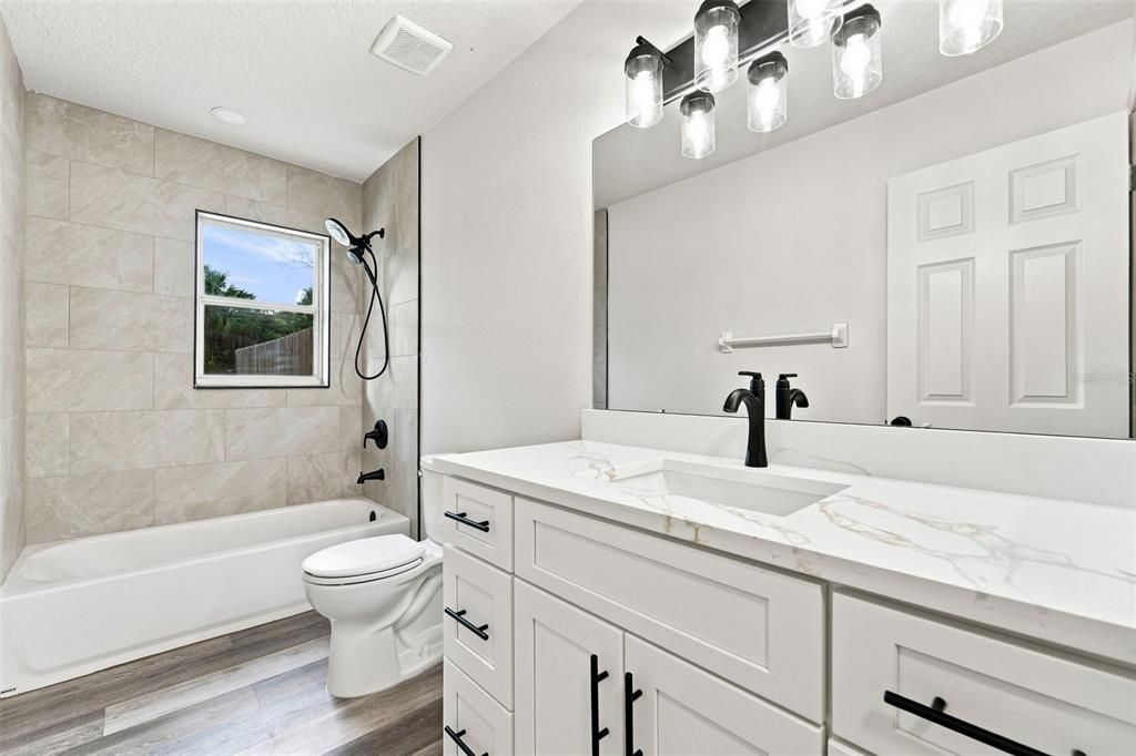 For Sale: $239,900 (3 beds, 1 baths, 988 Square Feet)