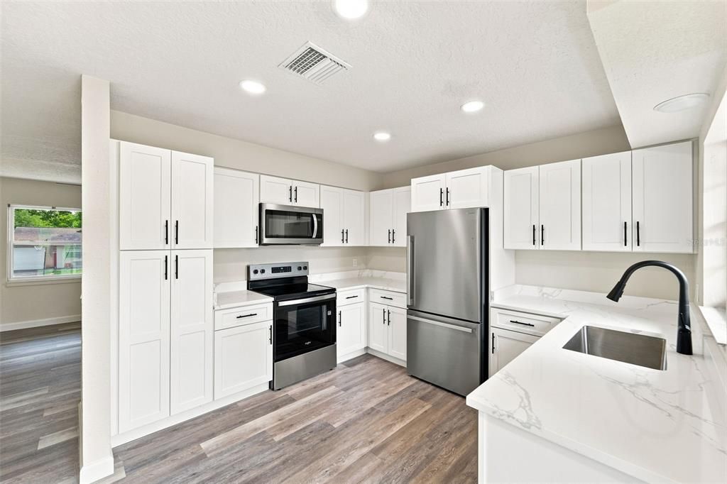 For Sale: $239,900 (3 beds, 1 baths, 988 Square Feet)