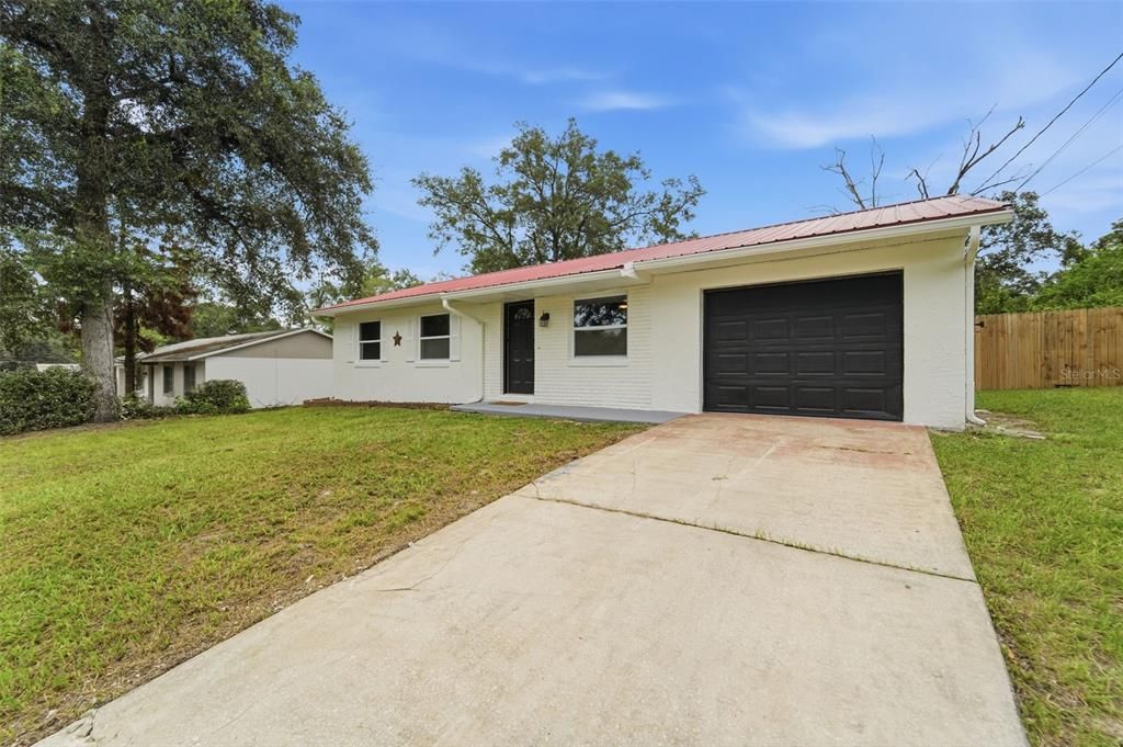 For Sale: $239,900 (3 beds, 1 baths, 988 Square Feet)