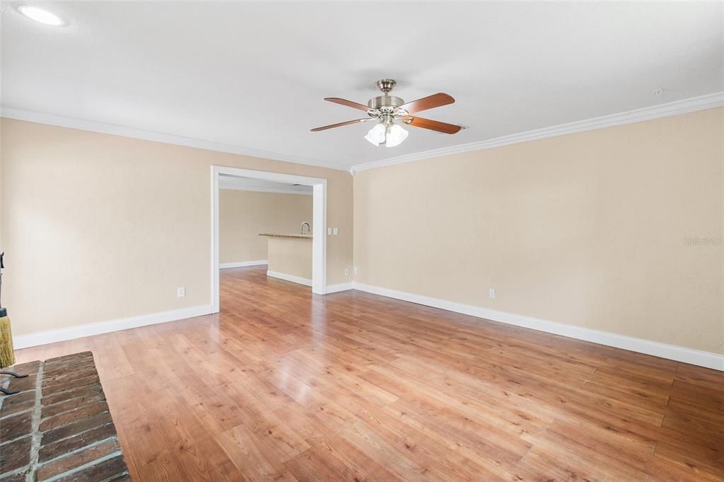 En Venta: $495,000 (3 camas, 2 baños, 1850 Pies cuadrados)