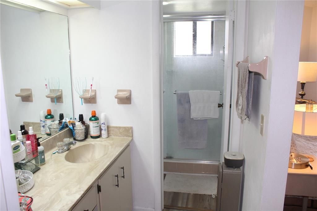 For Sale: $175,000 (2 beds, 2 baths, 1098 Square Feet)
