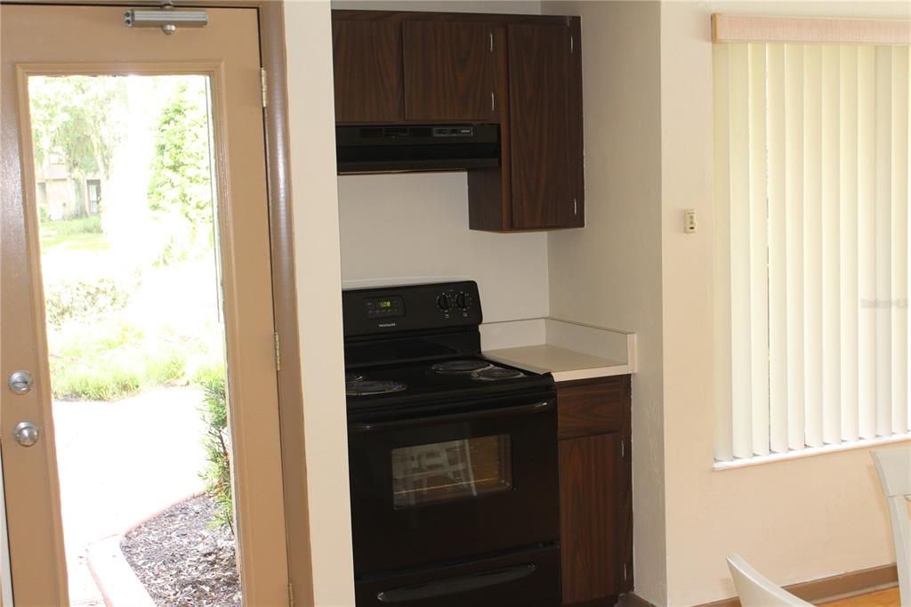 For Sale: $175,000 (2 beds, 2 baths, 1098 Square Feet)