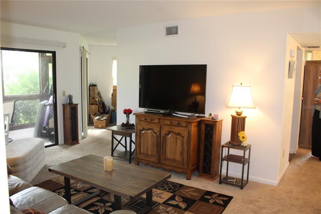 For Sale: $175,000 (2 beds, 2 baths, 1098 Square Feet)
