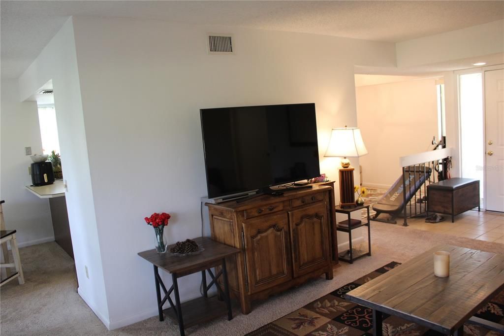For Sale: $175,000 (2 beds, 2 baths, 1098 Square Feet)