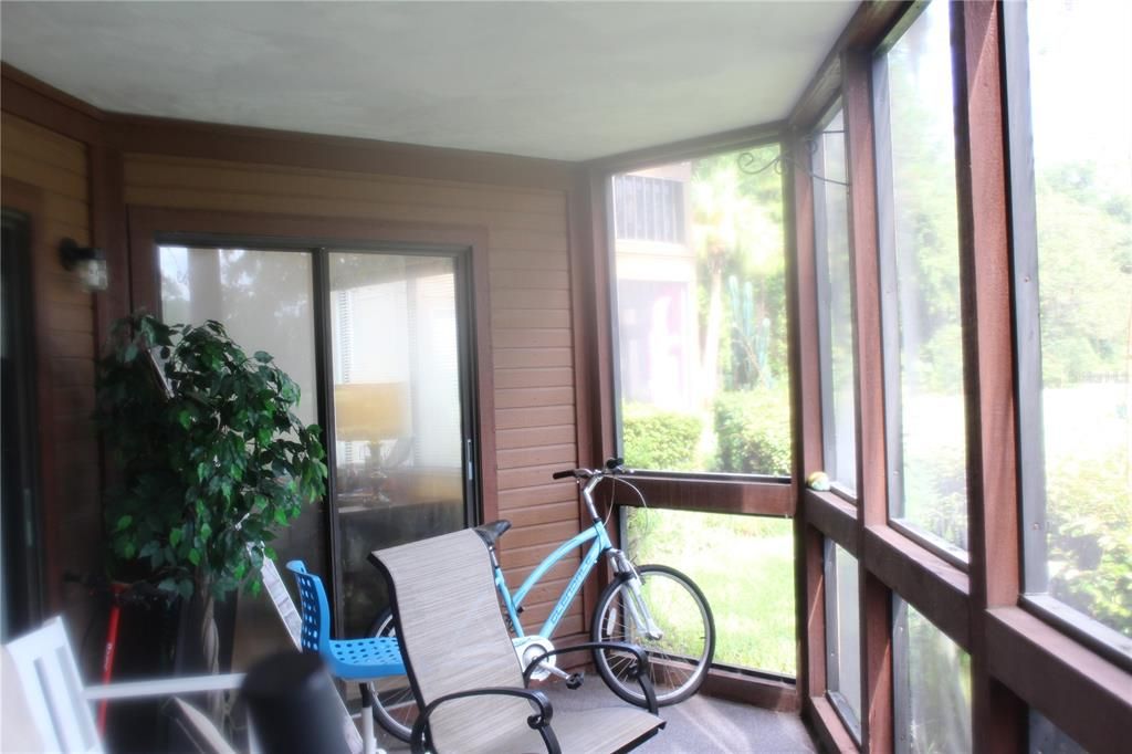 For Sale: $175,000 (2 beds, 2 baths, 1098 Square Feet)
