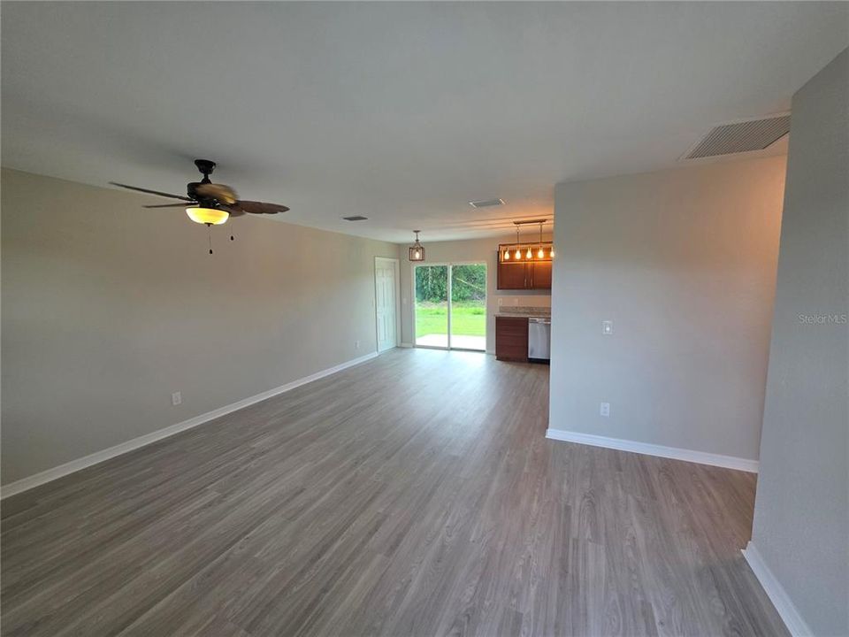 For Sale: $239,900 (3 beds, 2 baths, 1112 Square Feet)