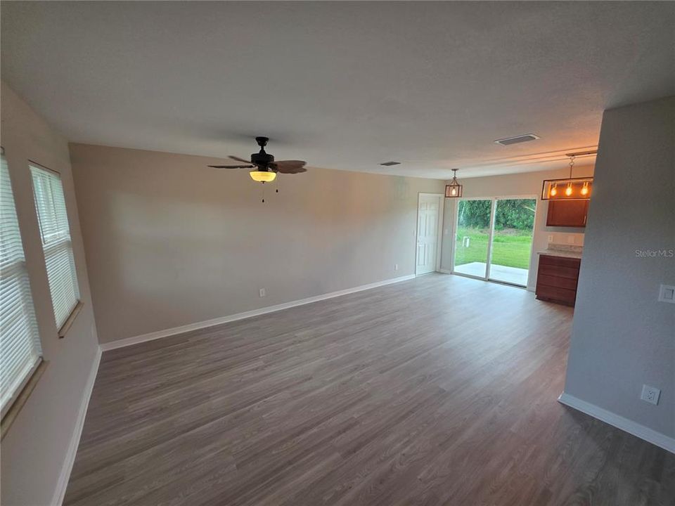 For Sale: $239,900 (3 beds, 2 baths, 1112 Square Feet)