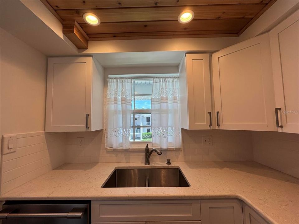 На продажу: $125,000 (2 спален, 1 ванн, 951 Квадратных фут)