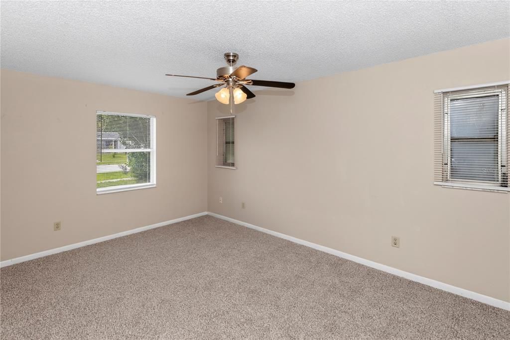 For Sale: $279,900 (3 beds, 2 baths, 1403 Square Feet)