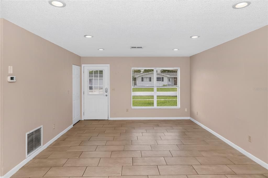 For Sale: $279,900 (3 beds, 2 baths, 1403 Square Feet)
