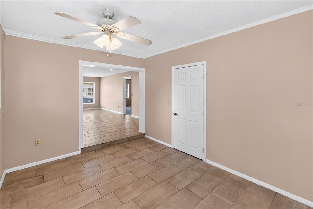 For Sale: $279,900 (3 beds, 2 baths, 1403 Square Feet)