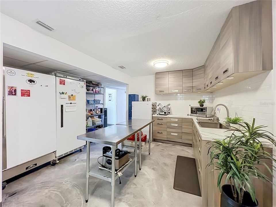 For Sale: $649,900 (0 beds, 0 baths, 2112 Square Feet)