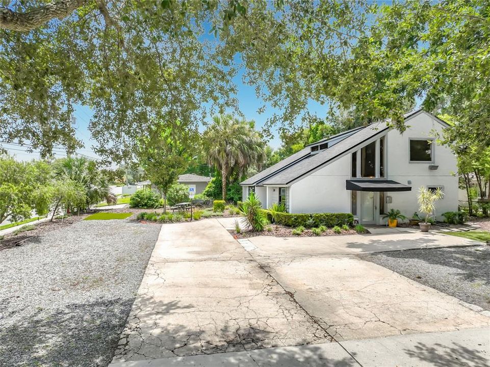 For Sale: $649,900 (0 beds, 0 baths, 2112 Square Feet)