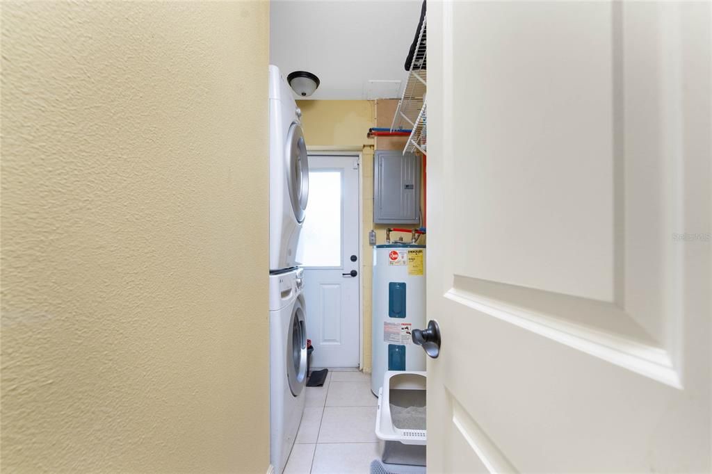 For Sale: $205,000 (2 beds, 1 baths, 944 Square Feet)