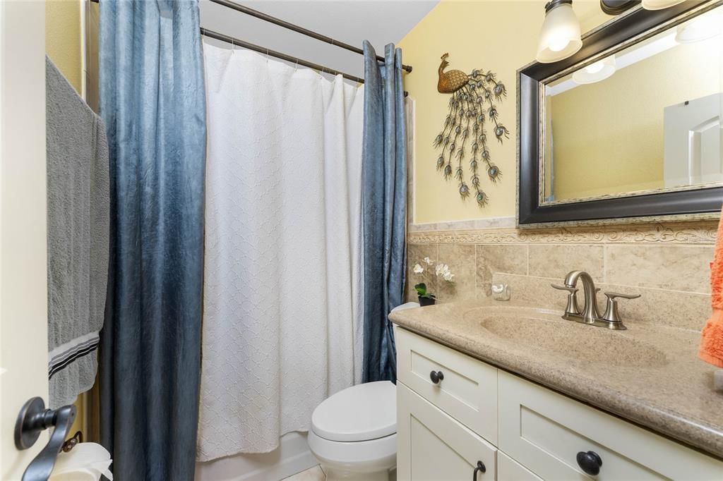 For Sale: $205,000 (2 beds, 1 baths, 944 Square Feet)