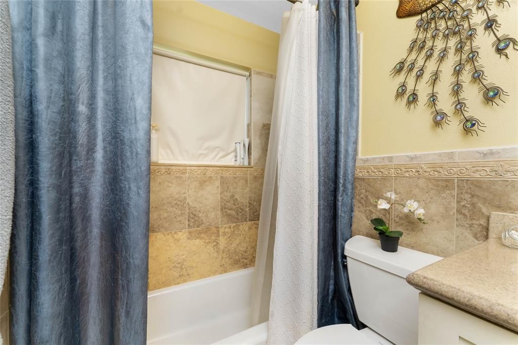 For Sale: $205,000 (2 beds, 1 baths, 944 Square Feet)