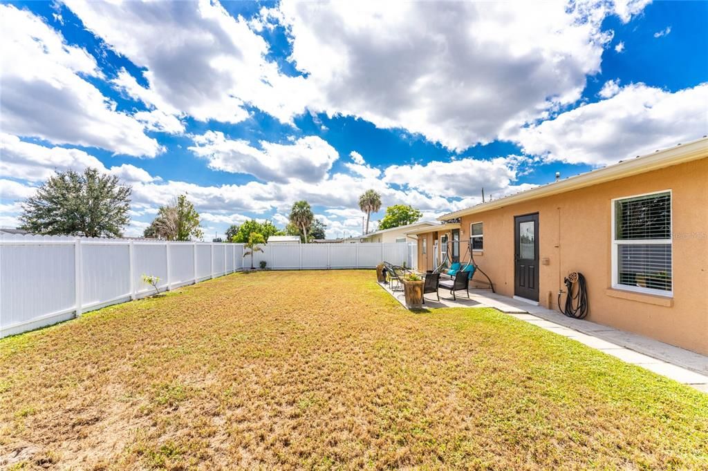 For Sale: $205,000 (2 beds, 1 baths, 944 Square Feet)