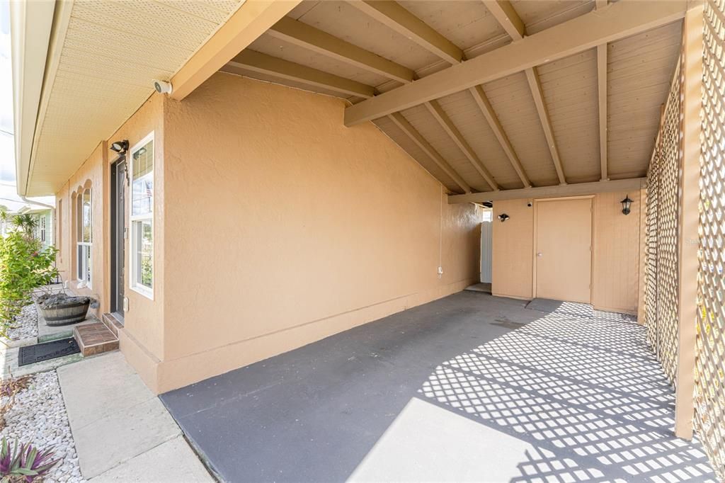 For Sale: $205,000 (2 beds, 1 baths, 944 Square Feet)