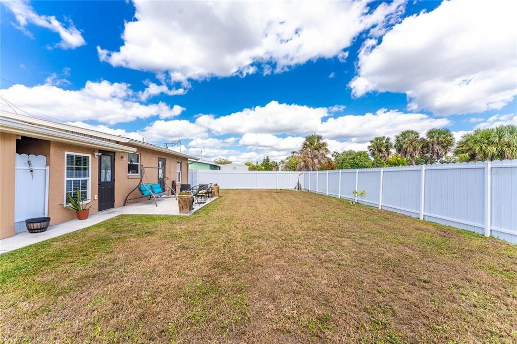 For Sale: $205,000 (2 beds, 1 baths, 944 Square Feet)
