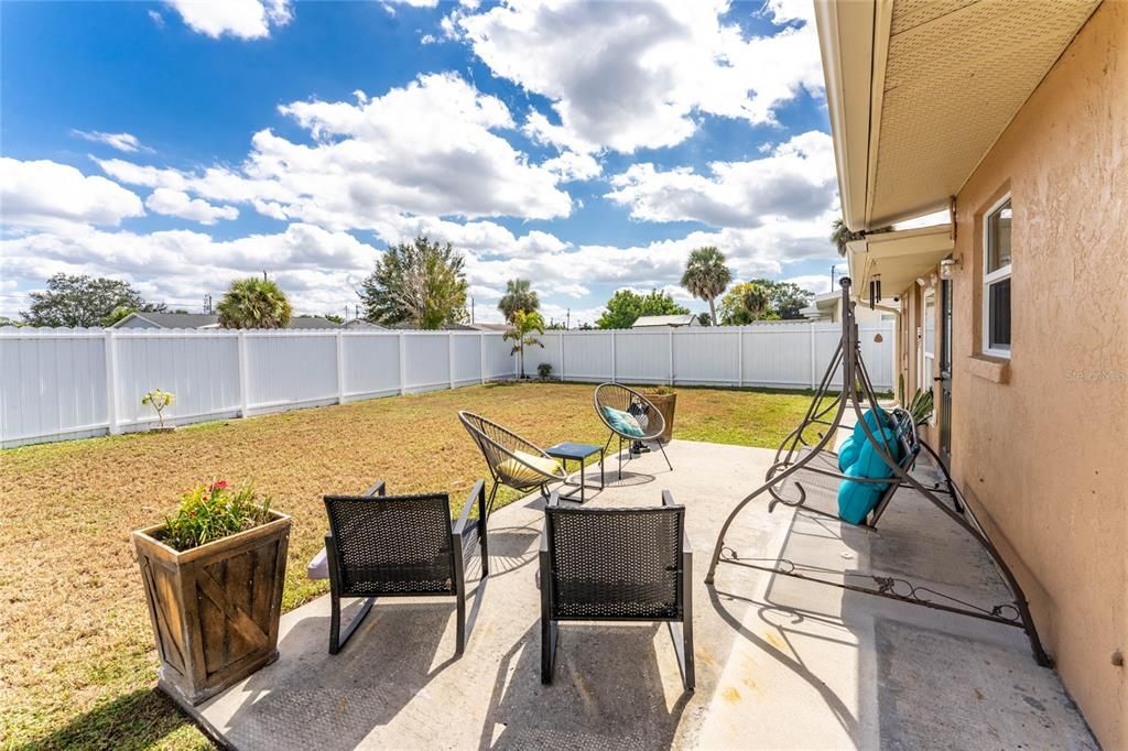 For Sale: $205,000 (2 beds, 1 baths, 944 Square Feet)