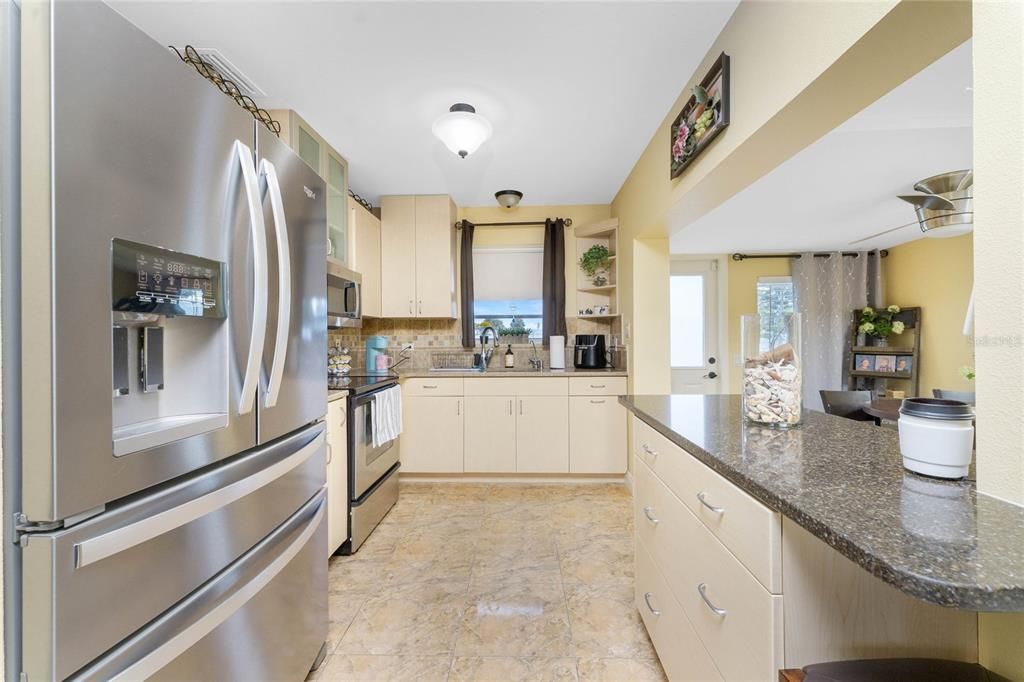 For Sale: $205,000 (2 beds, 1 baths, 944 Square Feet)