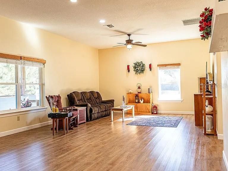 En Venta: $584,000 (3 camas, 2 baños, 1728 Pies cuadrados)