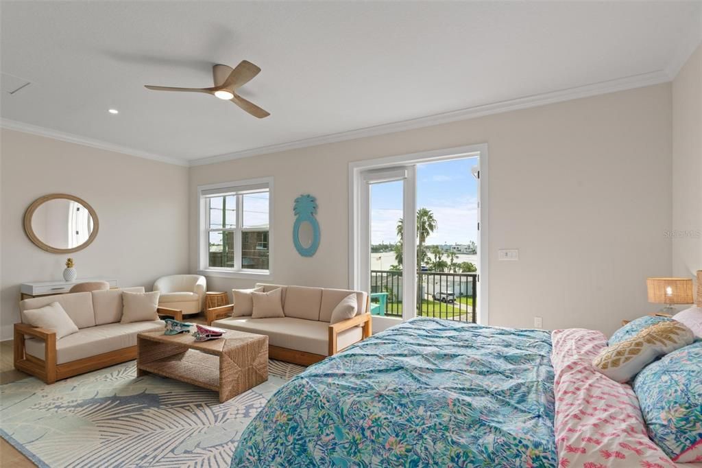 For Sale: $1,050,000 (3 beds, 2 baths, 1990 Square Feet)