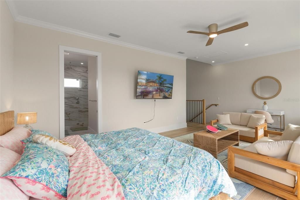 For Sale: $1,050,000 (3 beds, 2 baths, 1990 Square Feet)