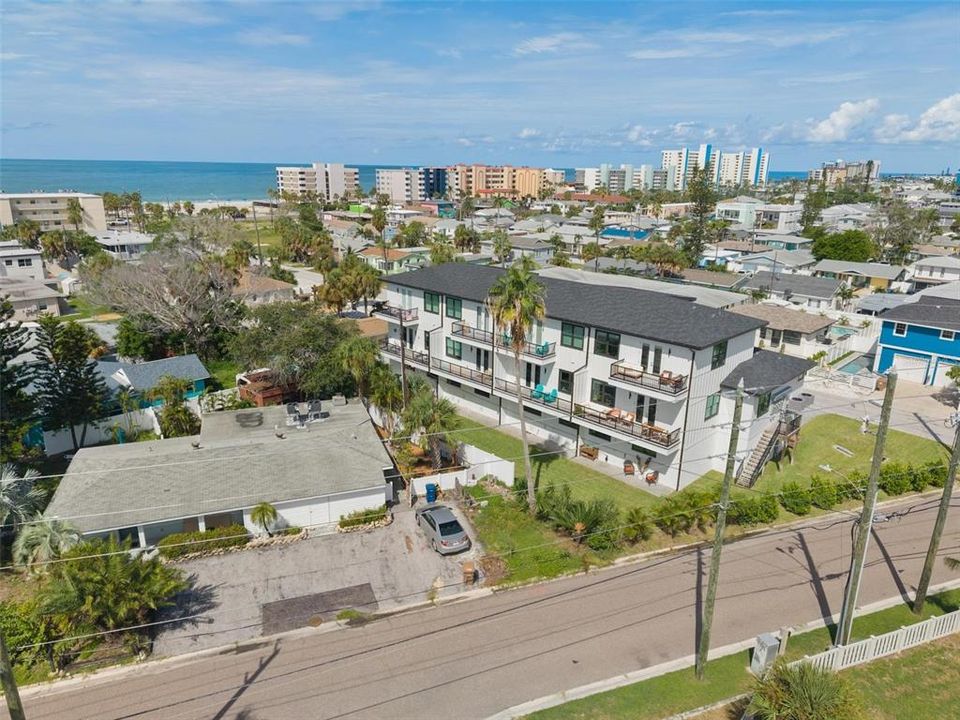 For Sale: $1,050,000 (3 beds, 2 baths, 1990 Square Feet)