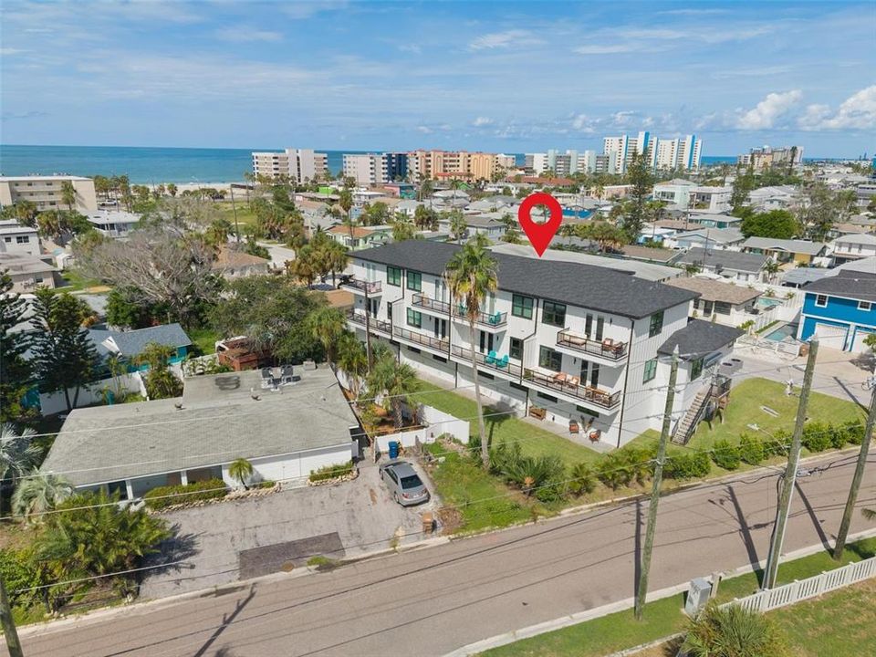 For Sale: $1,050,000 (3 beds, 2 baths, 1990 Square Feet)
