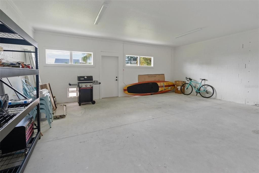 For Sale: $1,050,000 (3 beds, 2 baths, 1990 Square Feet)