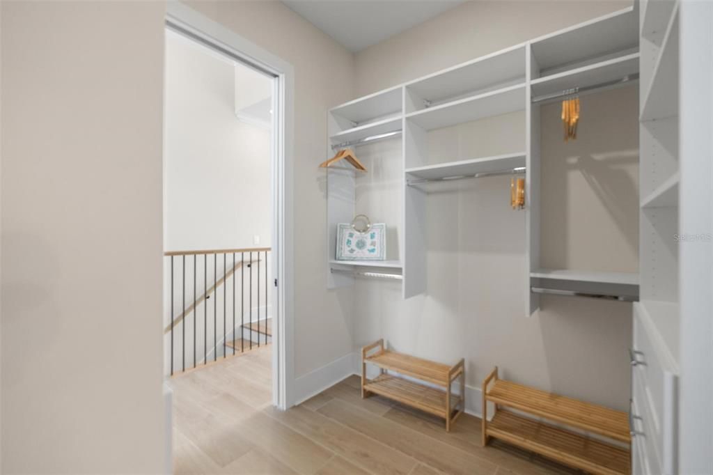For Sale: $1,050,000 (3 beds, 2 baths, 1990 Square Feet)