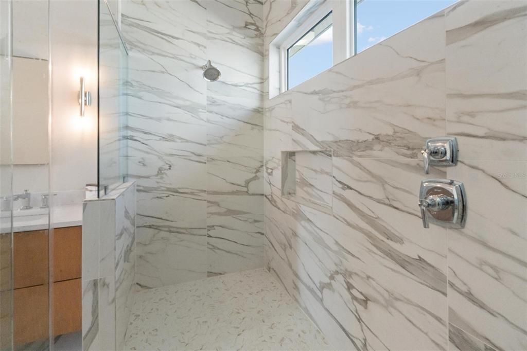 For Sale: $1,050,000 (3 beds, 2 baths, 1990 Square Feet)