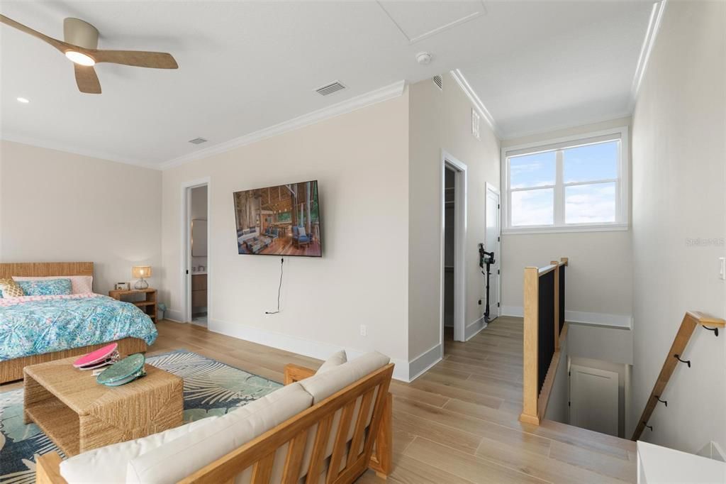 For Sale: $1,050,000 (3 beds, 2 baths, 1990 Square Feet)