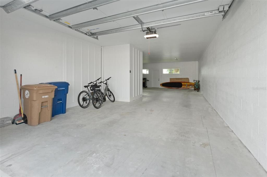 For Sale: $1,050,000 (3 beds, 2 baths, 1990 Square Feet)