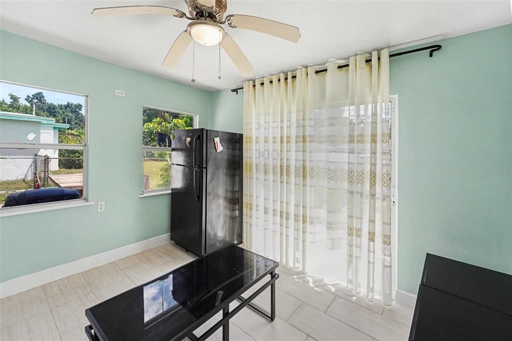En Venta: $380,000 (3 camas, 2 baños, 1210 Pies cuadrados)