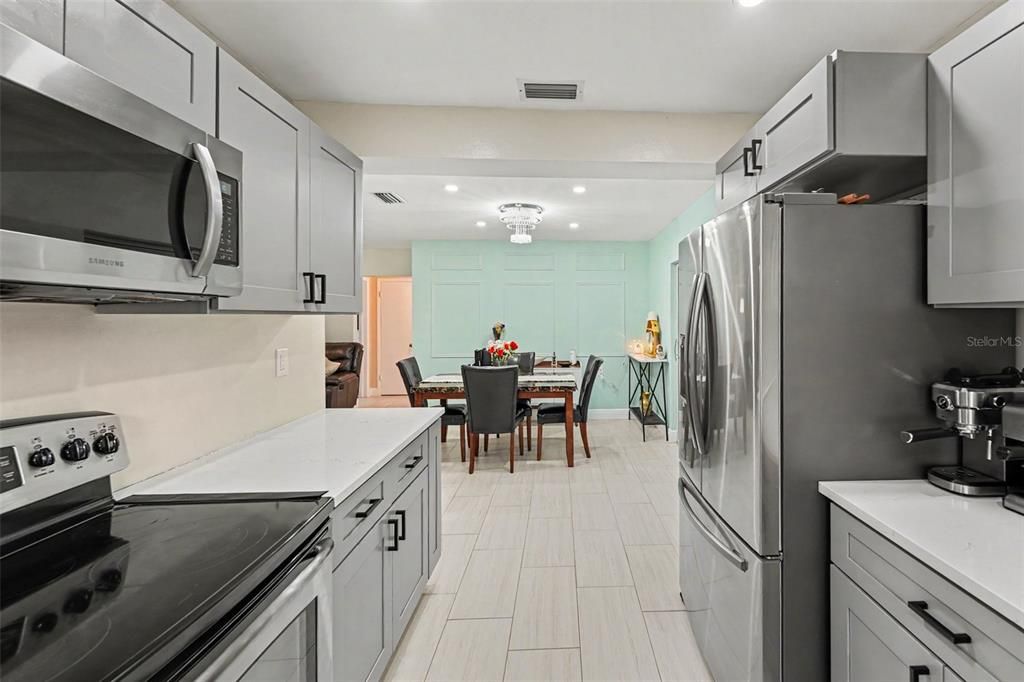 En Venta: $380,000 (3 camas, 2 baños, 1210 Pies cuadrados)