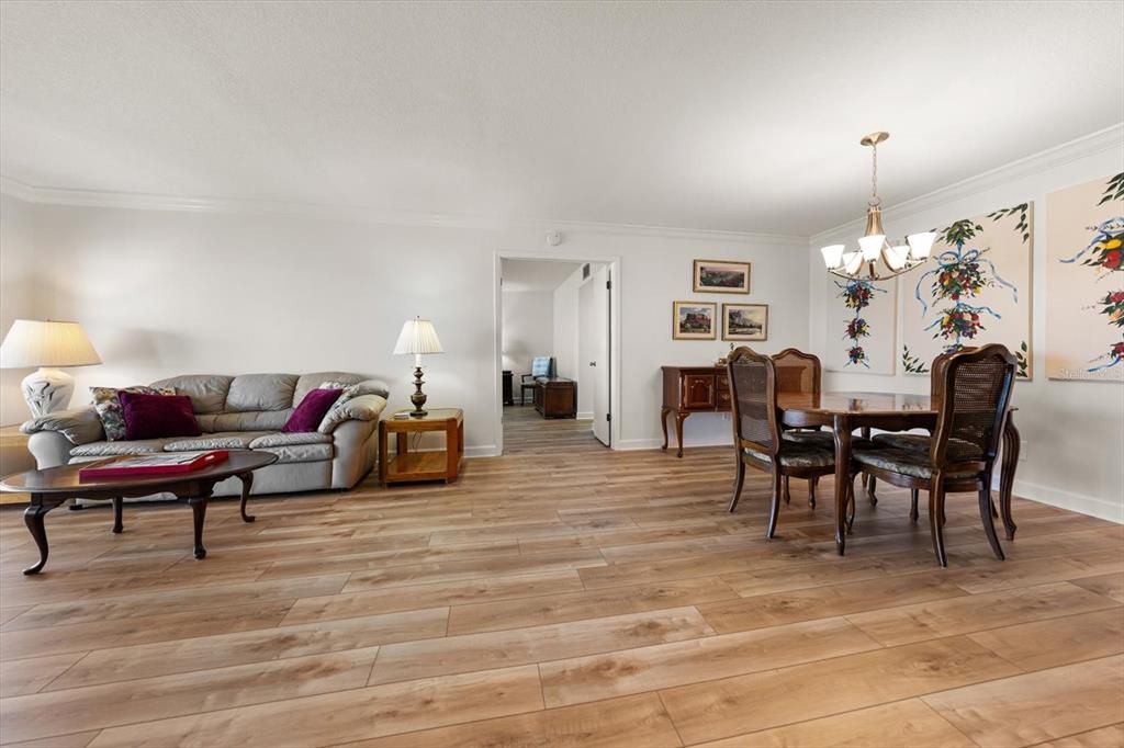 En Venta: $975,000 (2 camas, 2 baños, 2170 Pies cuadrados)
