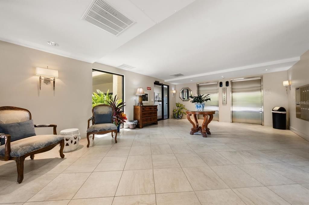En Venta: $975,000 (2 camas, 2 baños, 2170 Pies cuadrados)